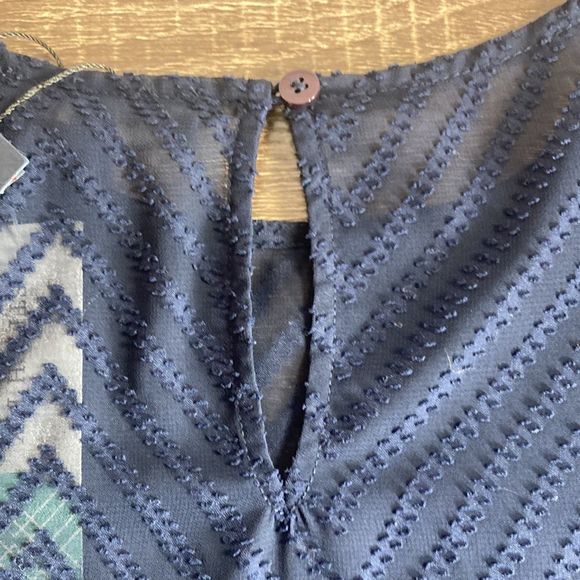ECLAIR NWT Sheer Chevron Pattern Navy Blue Blouse Large - Picture 13 of 13